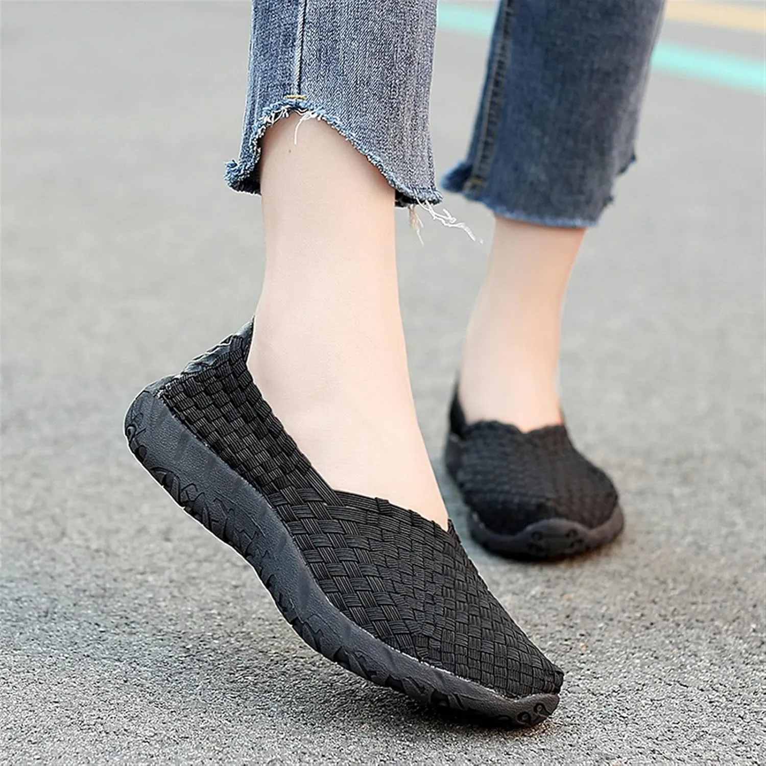 Women's Sidewalk Slip on Flat Elastic Woven Walking Shoes Lightweight Breathable Mesh Walking Sneakers Running Shoes