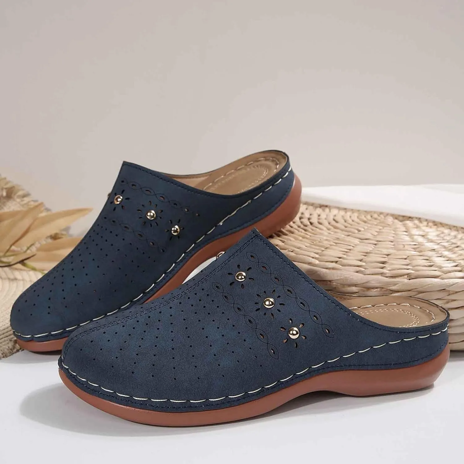 Women's Slippers Comfortable Casual Footwear Spring and Summer with Closed Toe Design Perfect Beach Slides