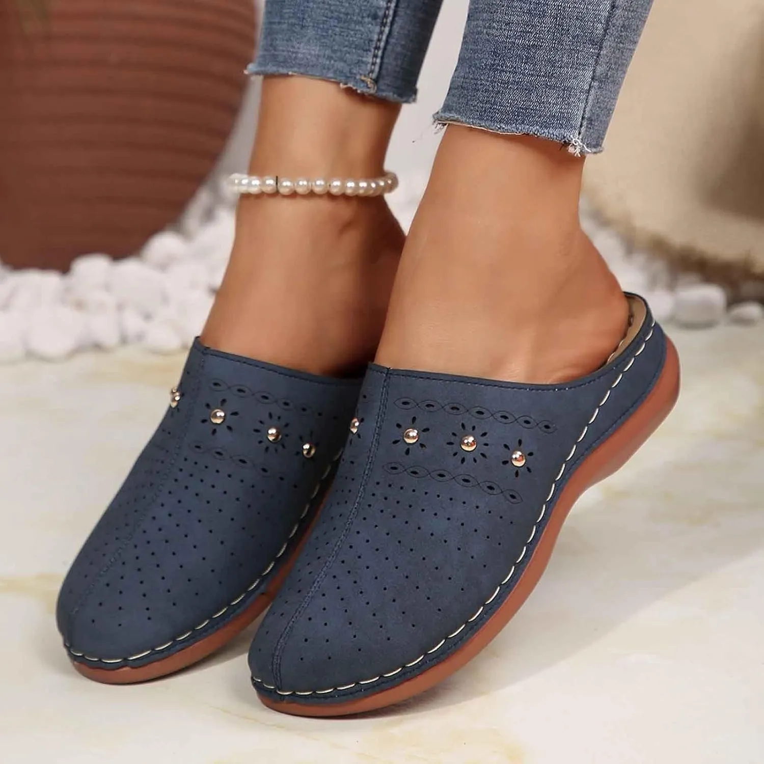 Women's Slippers Comfortable Casual Footwear Spring and Summer with Closed Toe Design Perfect Beach Slides