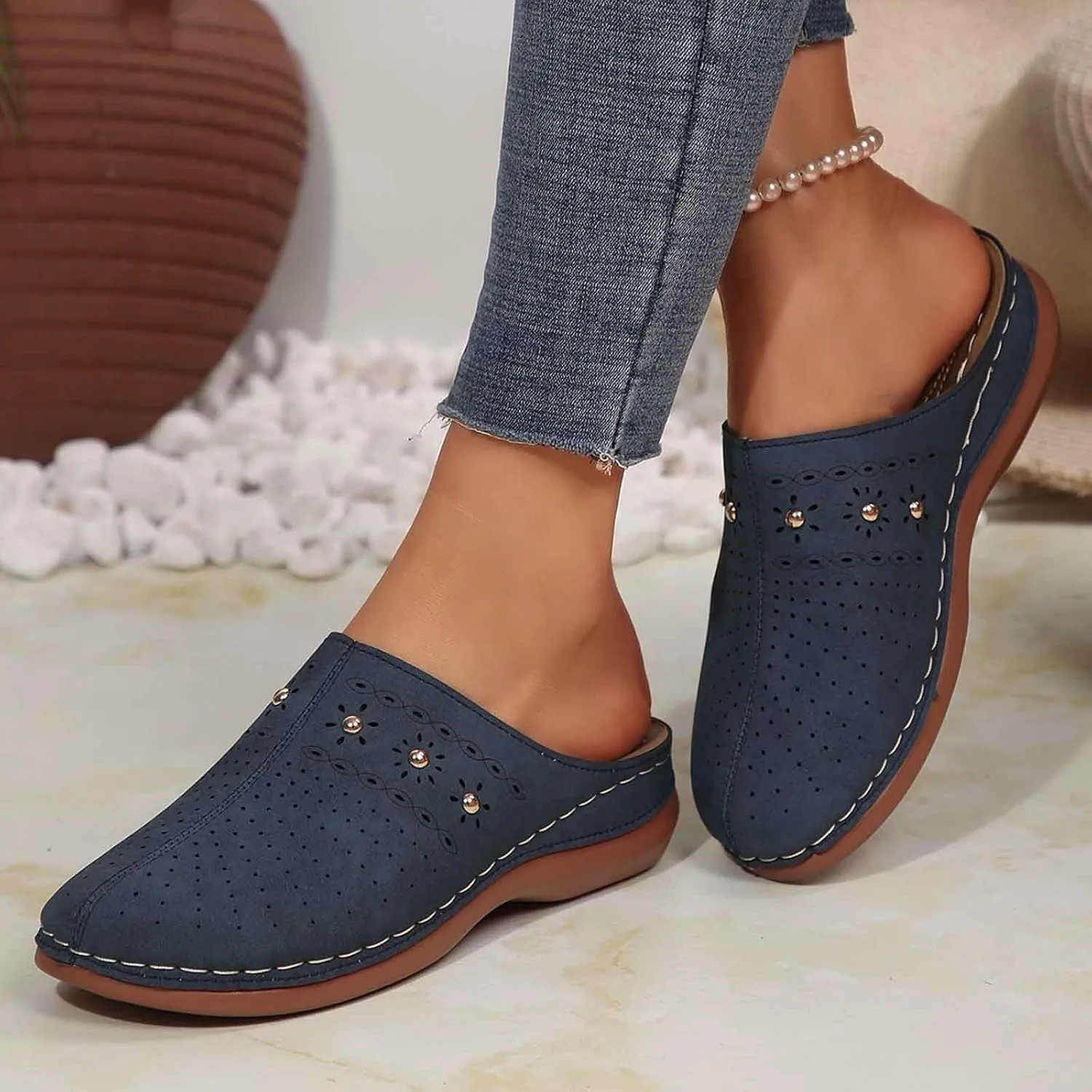 Women's Slippers Comfortable Casual Footwear Spring and Summer with Closed Toe Design Perfect Beach Slides